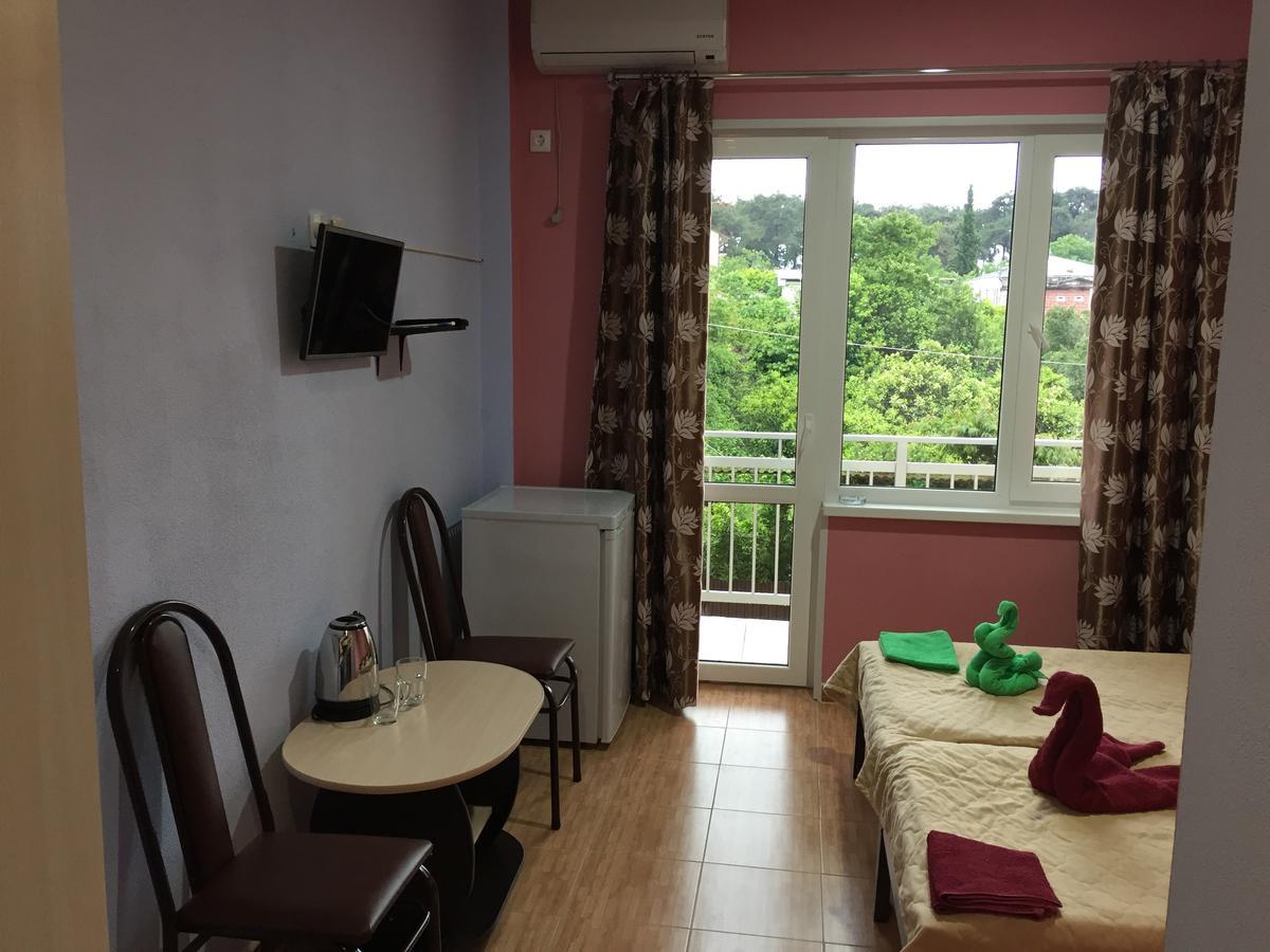 Dionisy Guest House Pizunda Ngoại thất bức ảnh