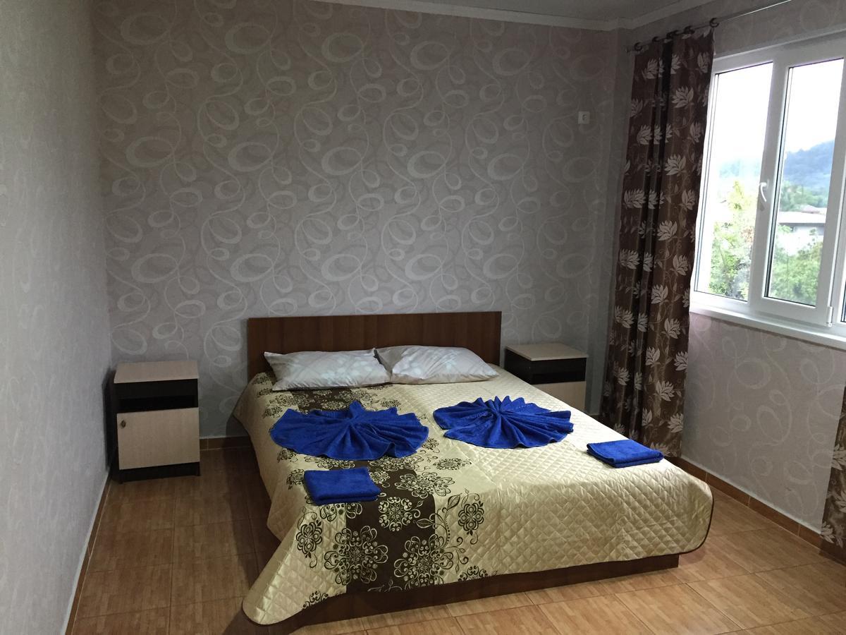Dionisy Guest House Pizunda Ngoại thất bức ảnh