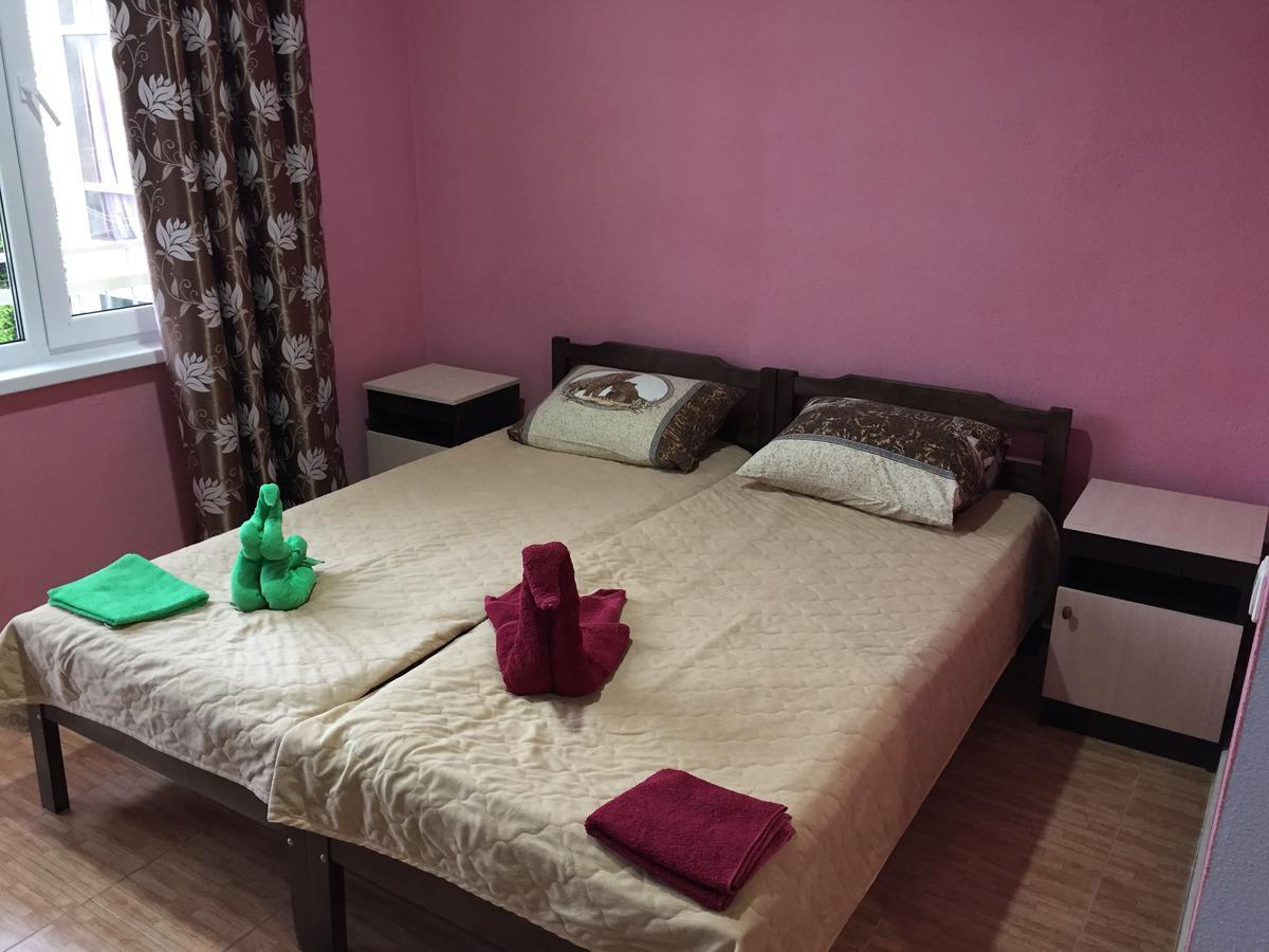 Dionisy Guest House Pizunda Ngoại thất bức ảnh