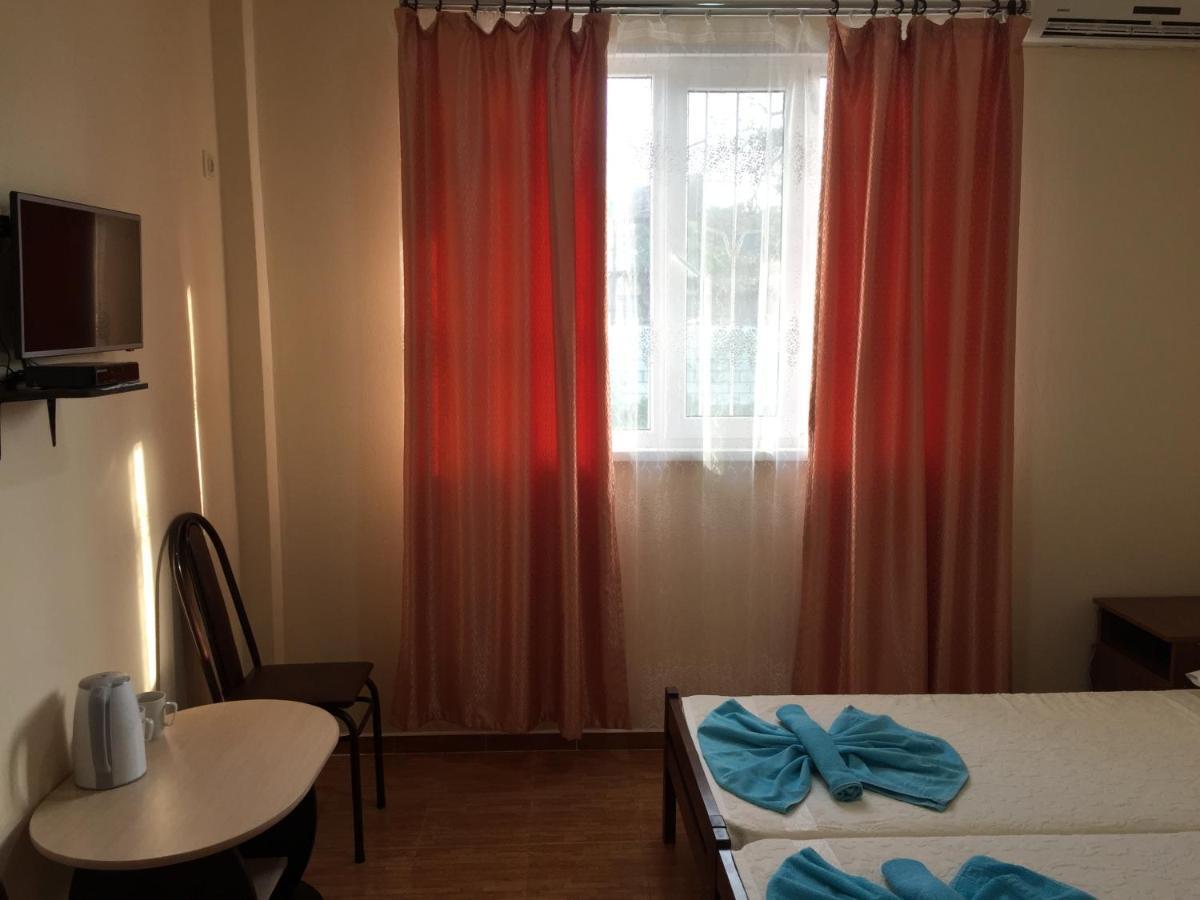 Dionisy Guest House Pizunda Ngoại thất bức ảnh