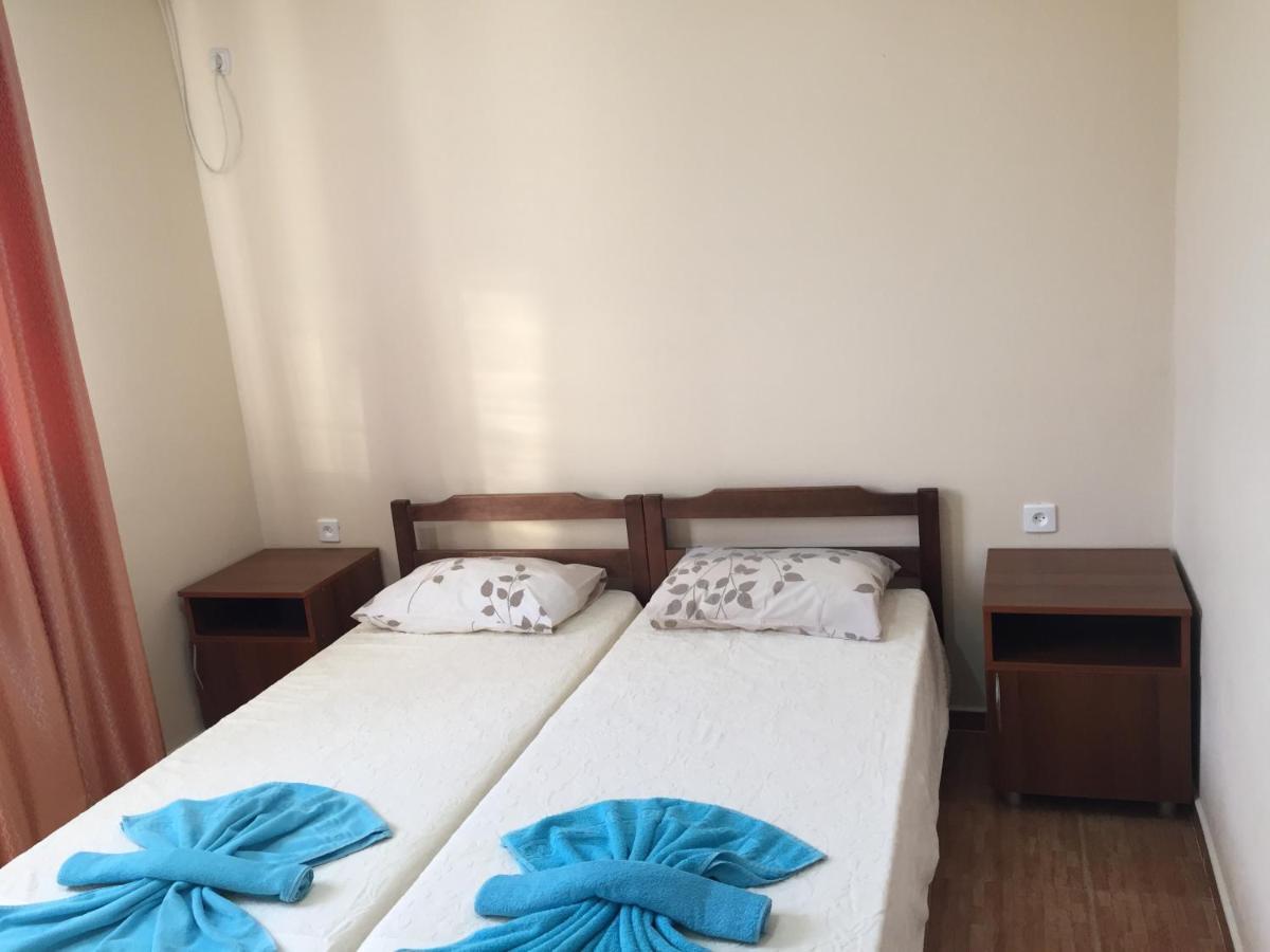 Dionisy Guest House Pizunda Ngoại thất bức ảnh